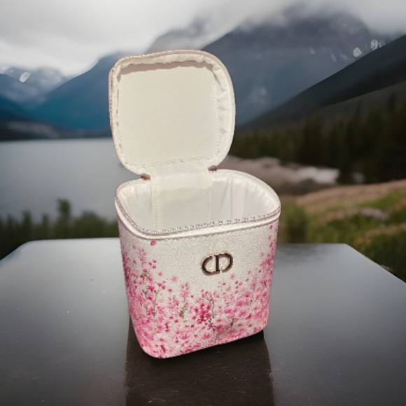 Christian Dior Beauty NIB White Vanity 2021 Limited Edition pink Floral Bag - Picture 3 of 10